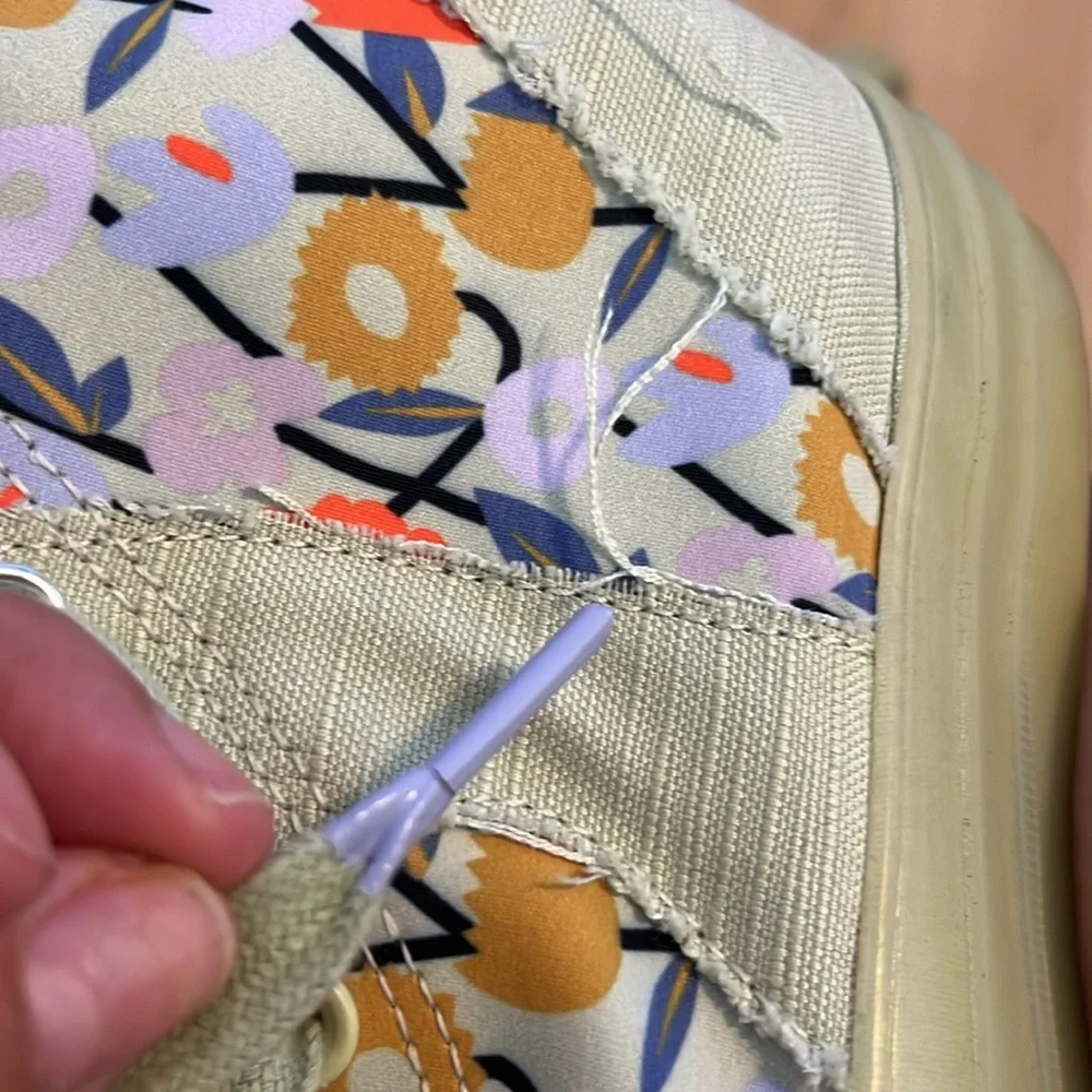 Converse Chuck Taylor All Star High We Are Stronger Together Size 9 - Picture 13 of 16